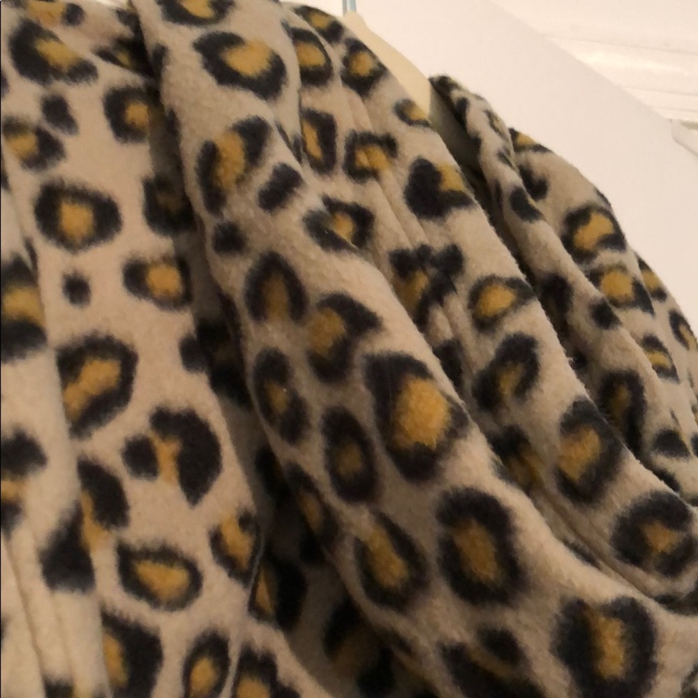 UNISEX UO FLEECE LEOPARD HOODED PULLOVER - Picture 12 of 15